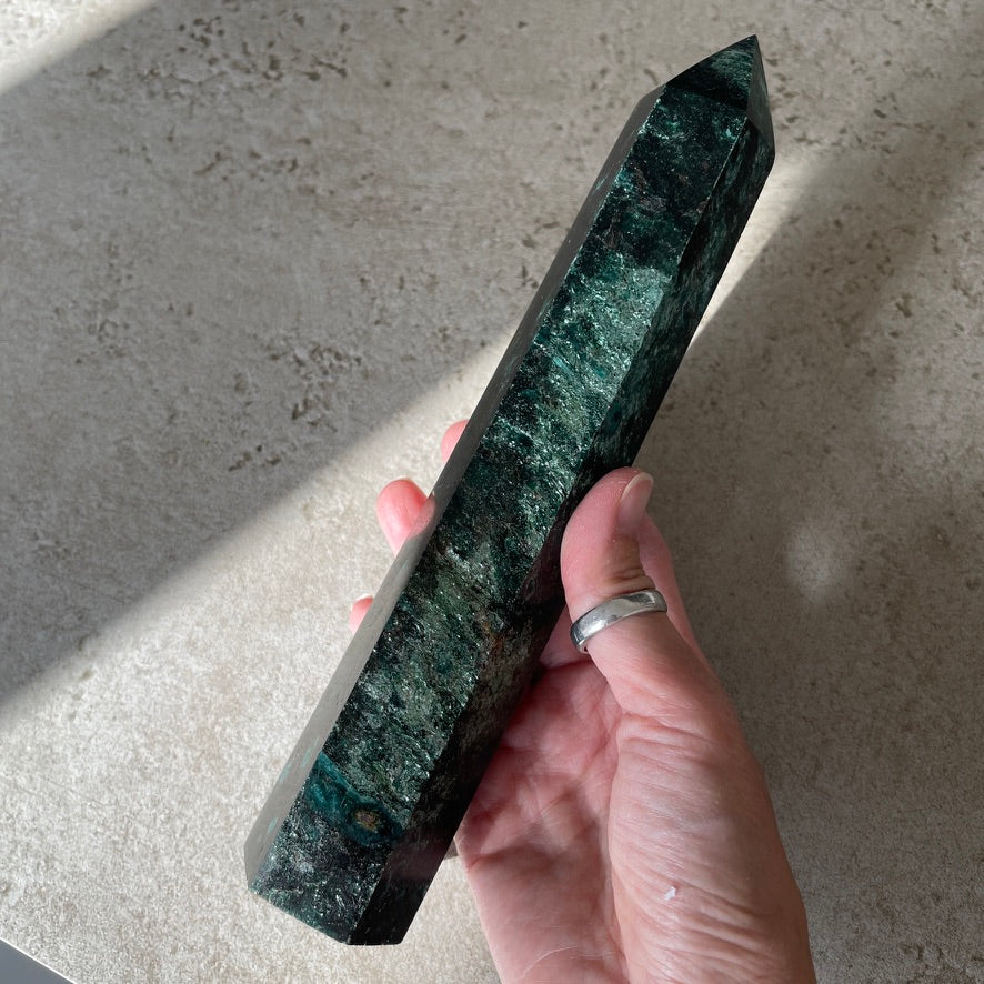 Green Fuchsite in Dark Matrix Point