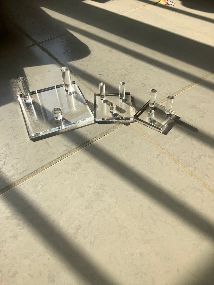 Acrylic specimen stand