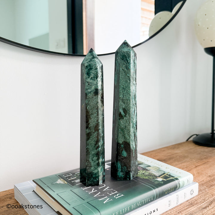 Green Fuchsite in Dark Matrix Point