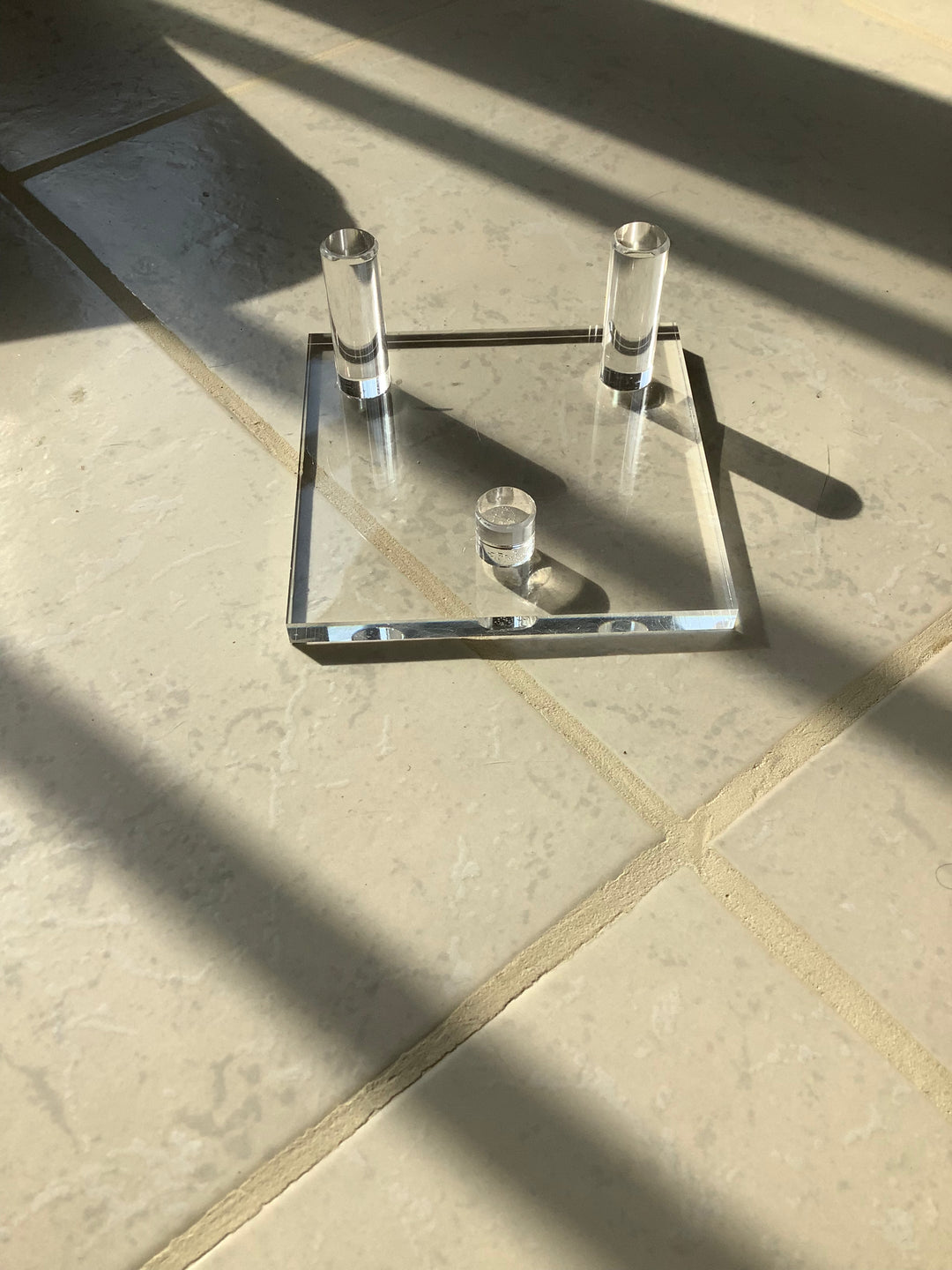 Acrylic specimen stand