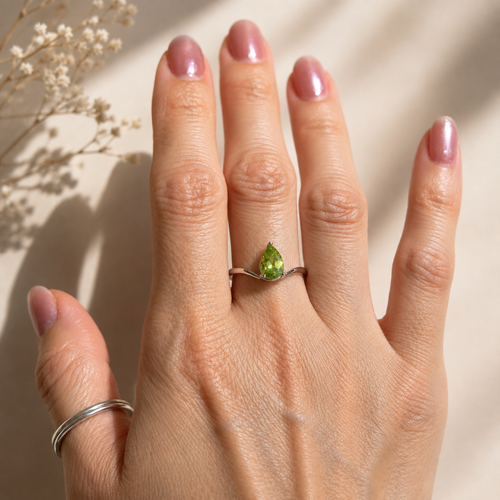 Natural pear-cut peridot ring S925K sterling silver with a minimalist split-band design.
