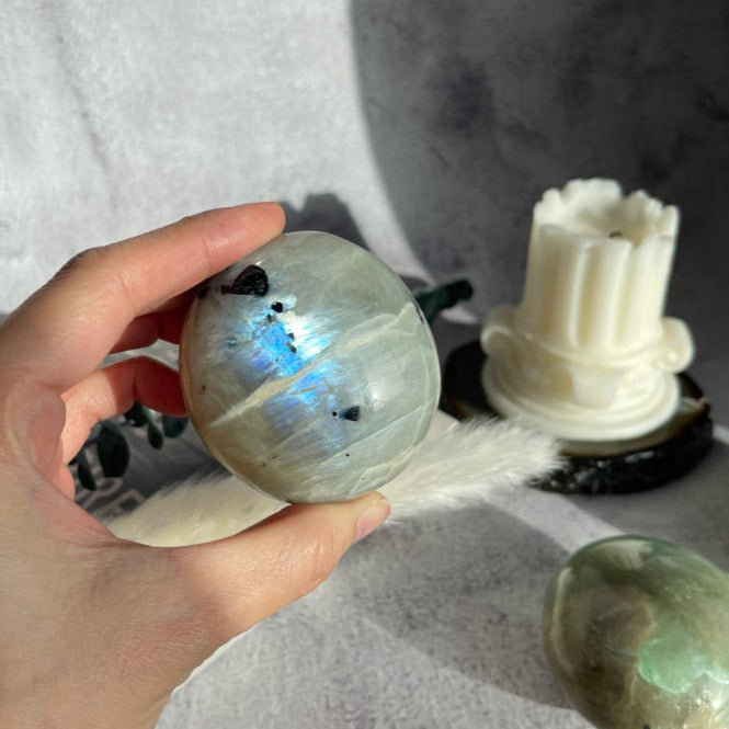 Garnierite, aka Green moonstone, Palm Stone