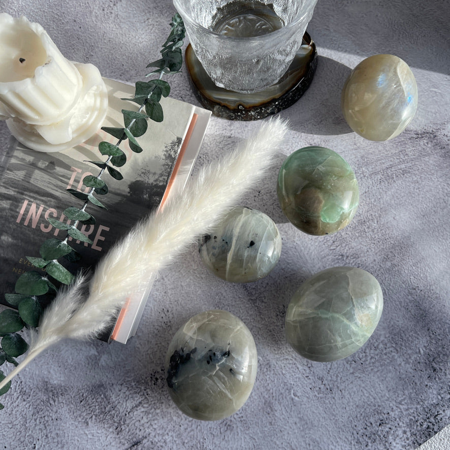 Garnierite, aka Green moonstone, Palm Stone