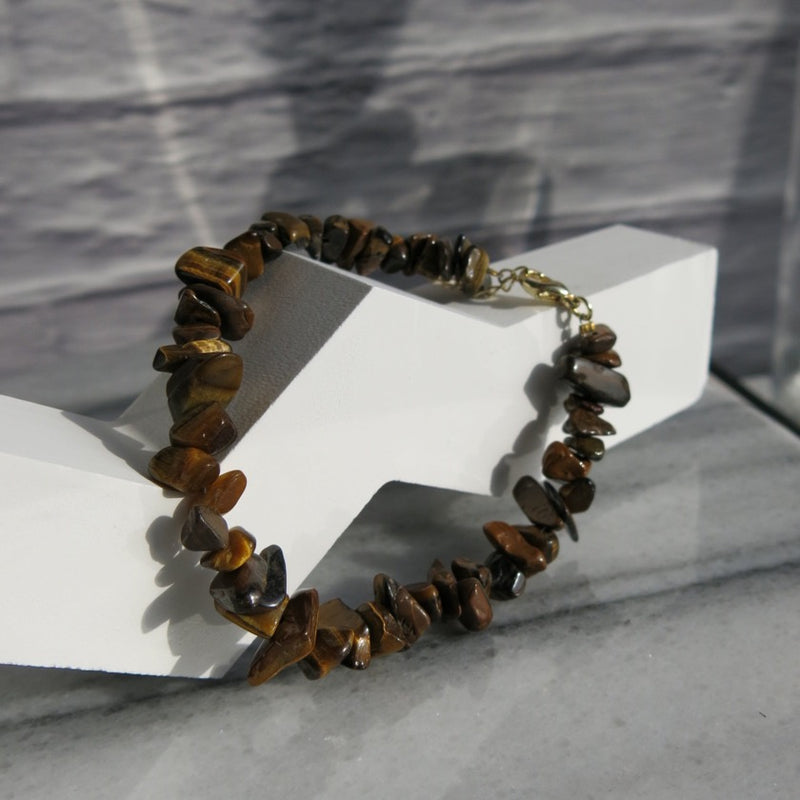 Adjustable healing crystal chip bracelet in yellow/brown tiger&