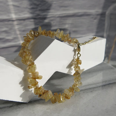 Adjustable healing crystal chip bracelet in golden rutilated quartz