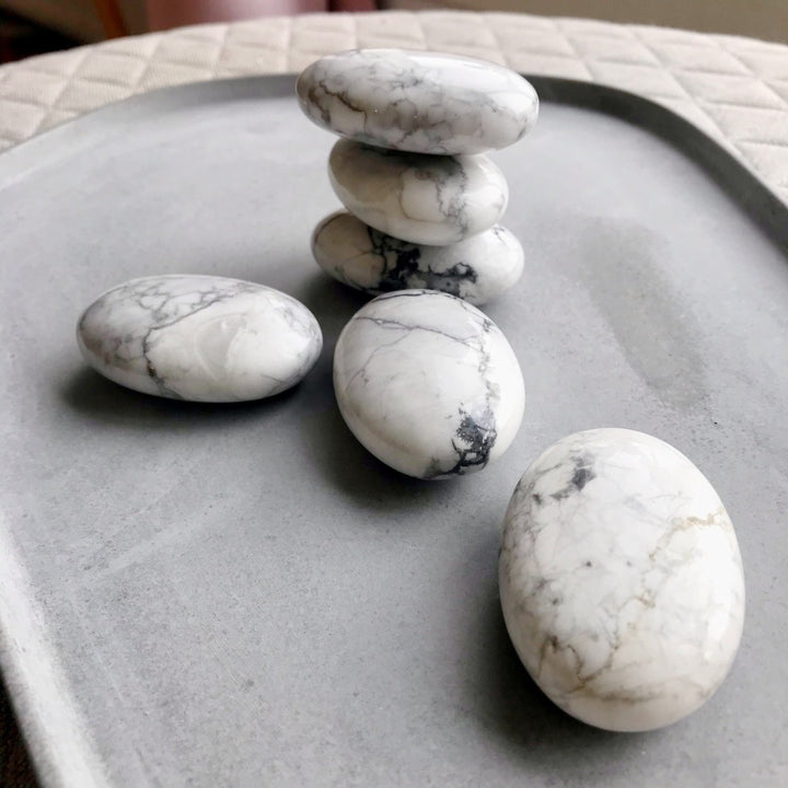 Howlite Palm Stone