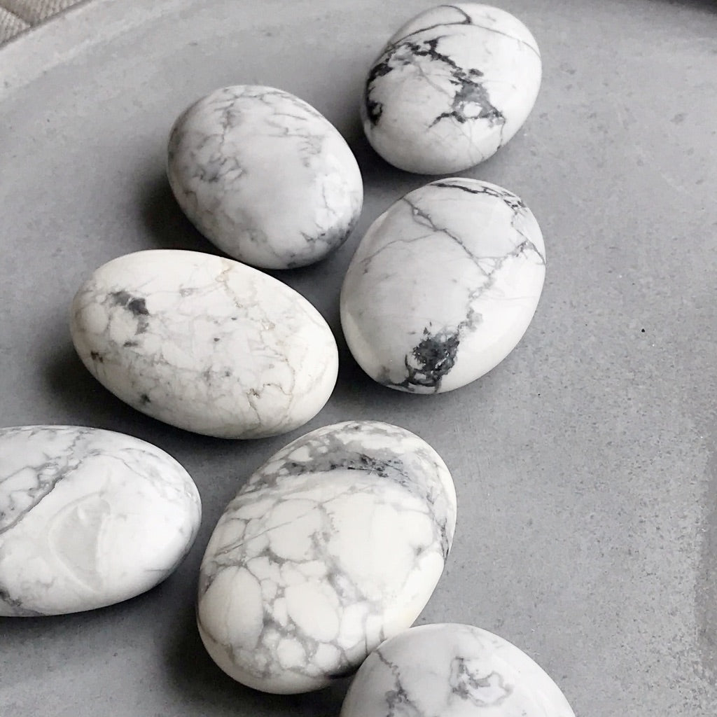 Howlite Palm Stone