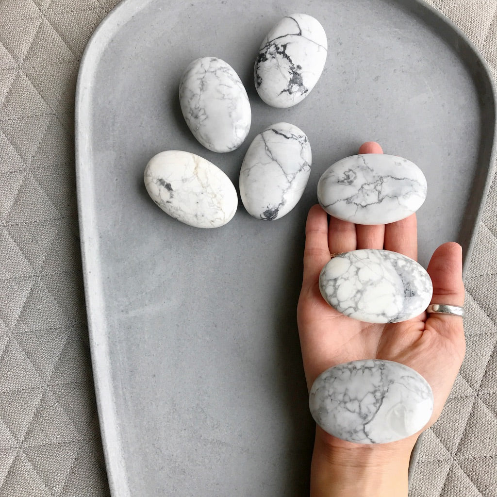 Howlite Palm Stone